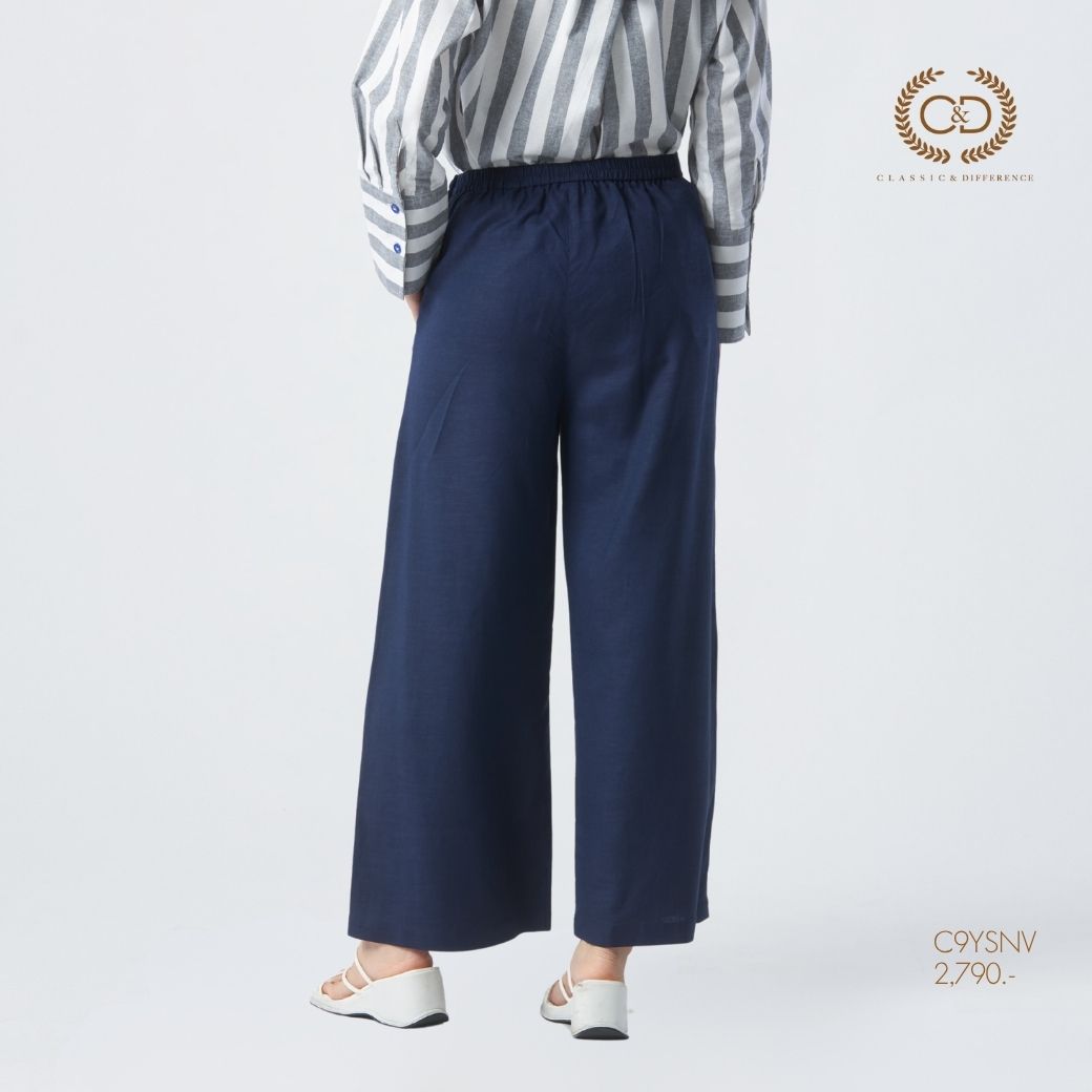 C9YSNV (7) กางเกงขายาวผู้หญิง ด้านหลัง เอวยางยืด ขากว้าง สีกรมท่า C&D
