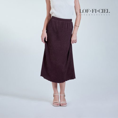 กระโปรงพลีท ทรงตรง สีน้ำตาล มุมเฉียงด้านหน้า ยาว 33 นิ้ว LOF-FI-CIEL