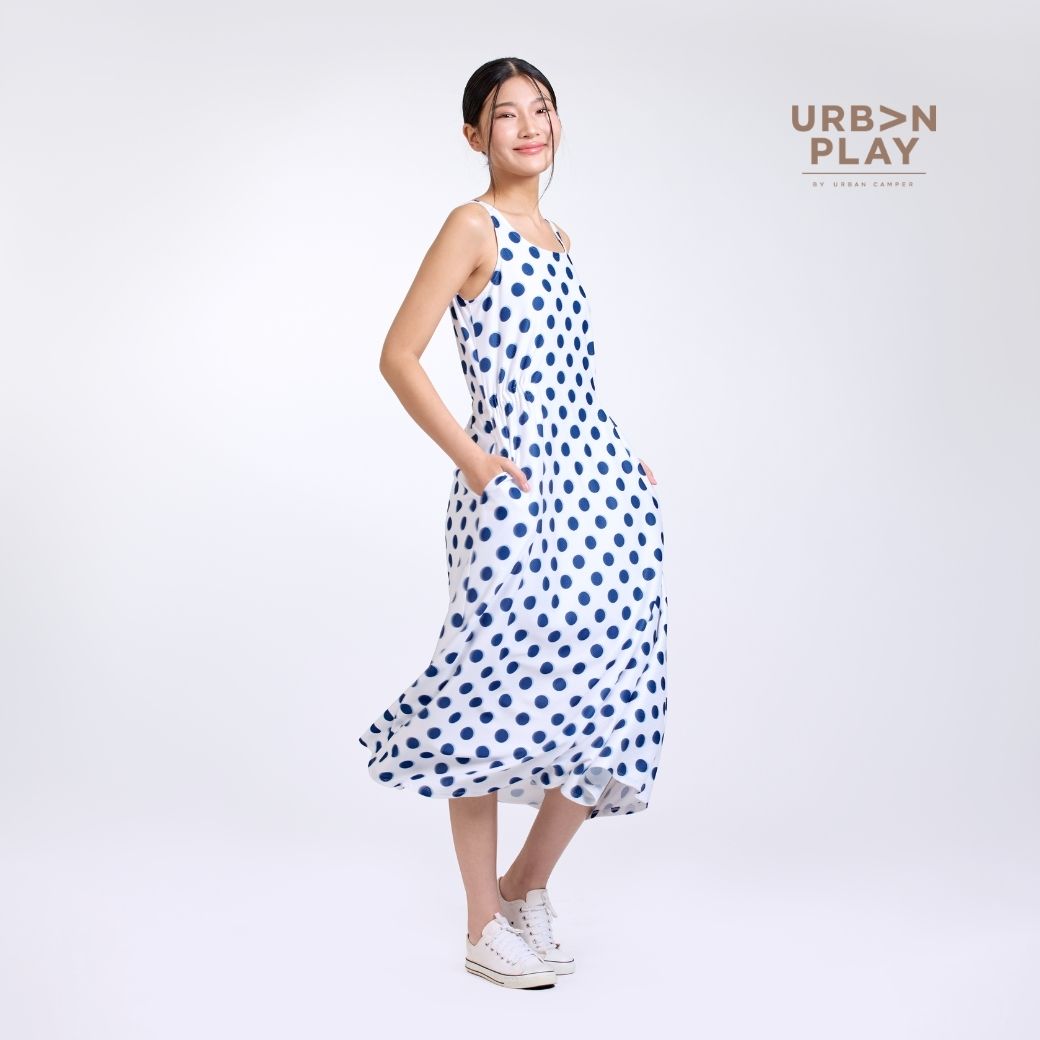 ND1GWH (3) เดรสแขนกุด เอวยางยืด ระยะใกล้ ผ้าตาข่าย ลายจุด สีขาว URBAN PLAY